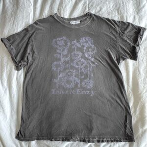 Free People Casual Gray Graphic T-Shirt